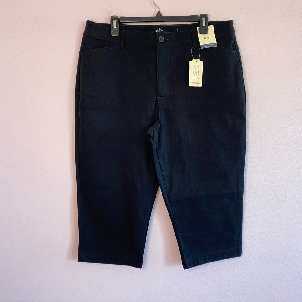 NEW St. John’s Bay Black Mid-Rise Capri size 16